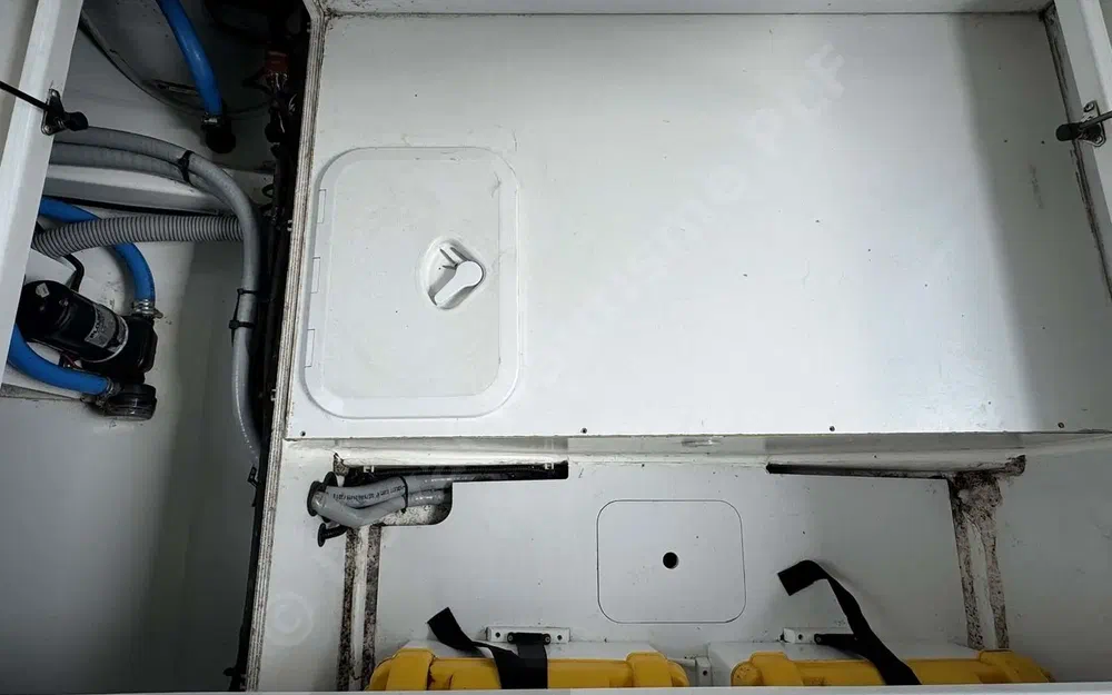 slider 9 Beneteau Antares 8 OB