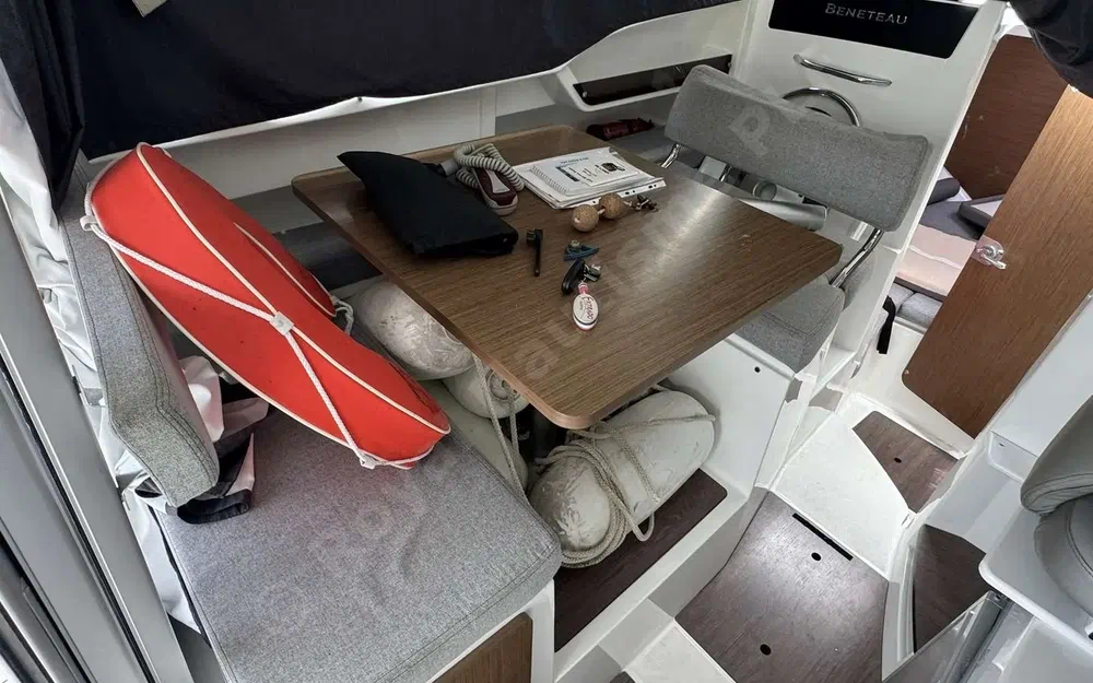 slider 15 Beneteau Antares 8 OB