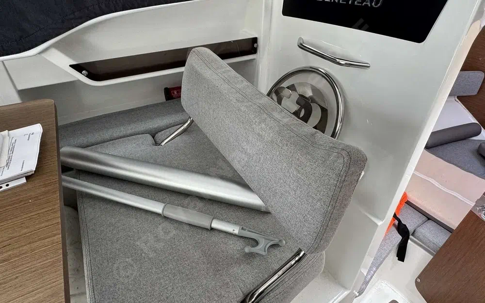 slider 18 Beneteau Antares 8 OB