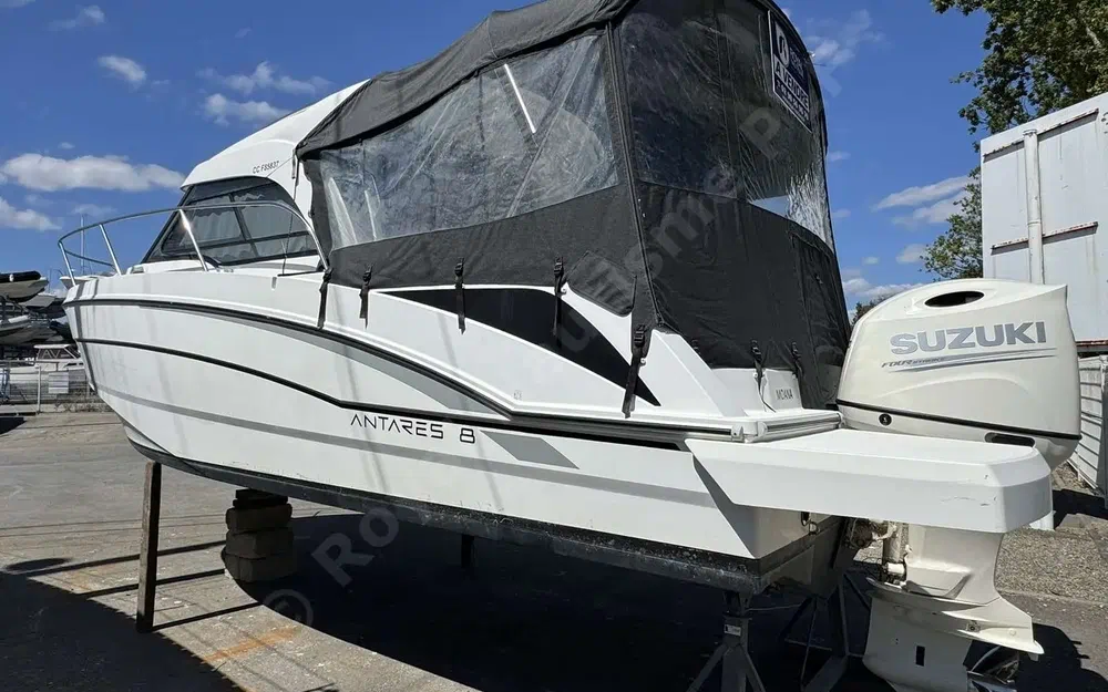 slider 2 Beneteau Antares 8 OB