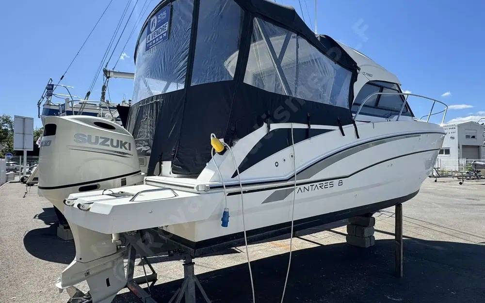 slider 3 Beneteau Antares 8 OB