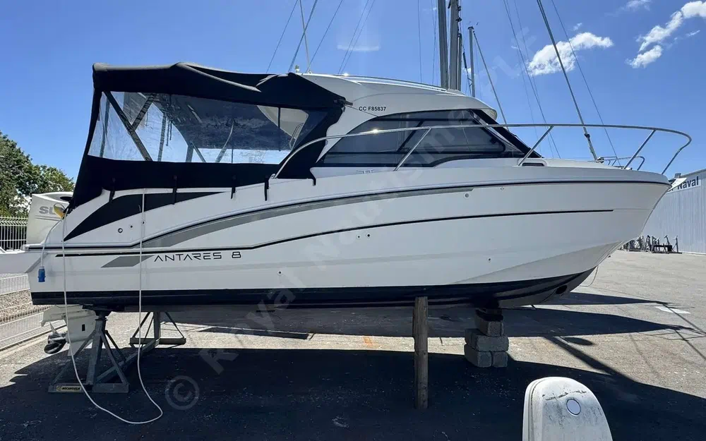 slider 4 Beneteau Antares 8 OB