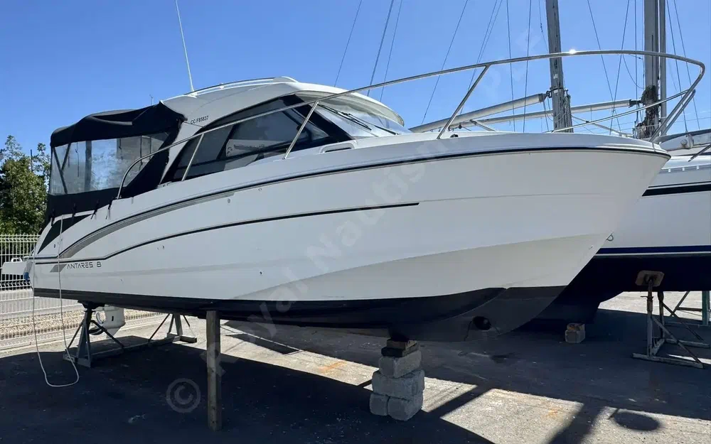 slider 5 Beneteau Antares 8 OB