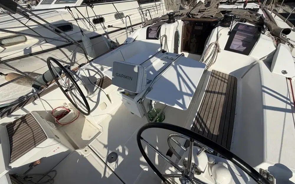 slider 9 Jeanneau Sun Odyssey 379
