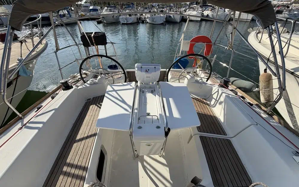 slider 10 Jeanneau Sun Odyssey 379