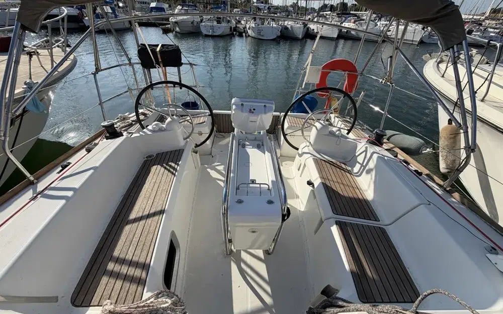 slider 8 Jeanneau Sun Odyssey 379
