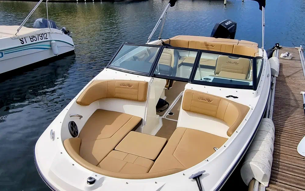 slider 1 Sea Ray 210 SPX OB