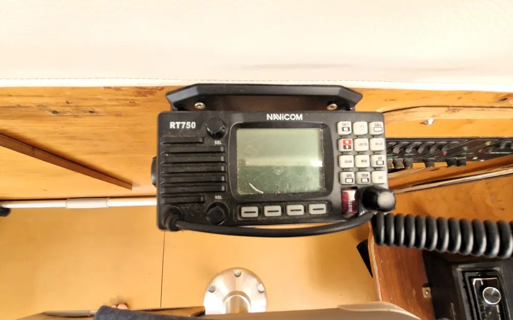 slider 12 Beneteau Antares 800