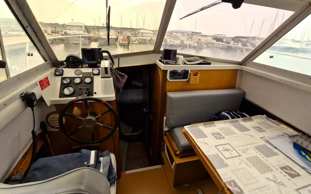 slider 9 Beneteau Antares 800