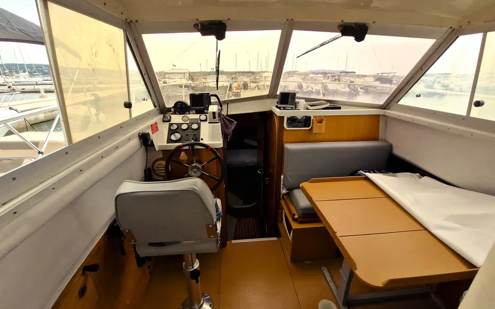 slider 3 Beneteau Antares 800