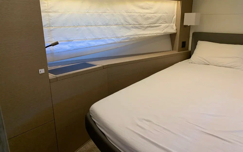 slider 11 Prestige Yachts 500 Fly