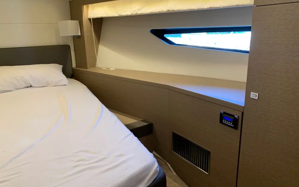 slider 12 Prestige Yachts 500 Fly
