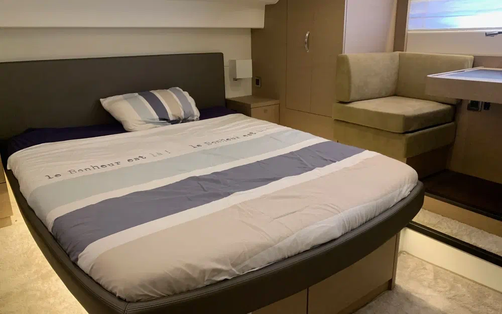 slider 16 Prestige Yachts 500 Fly