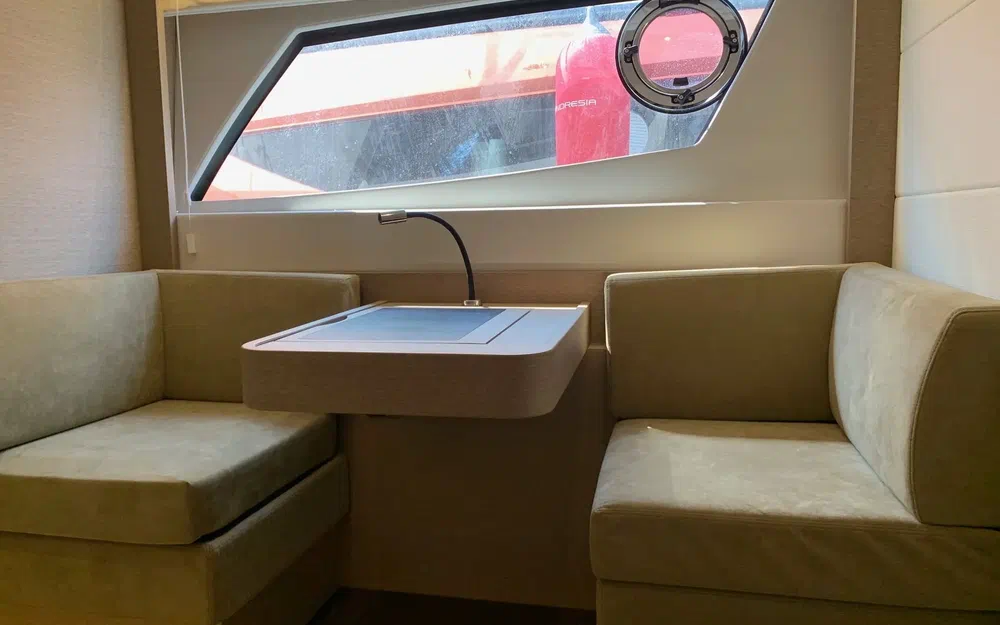 slider 17 Prestige Yachts 500 Fly