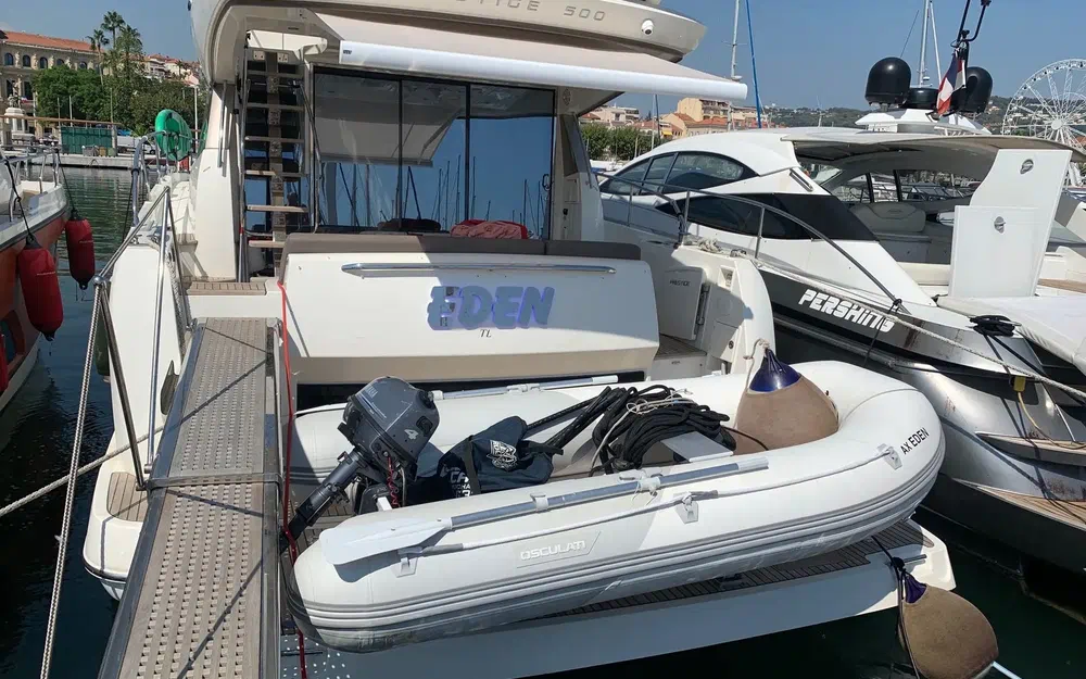 slider 2 Prestige Yachts 500 Fly