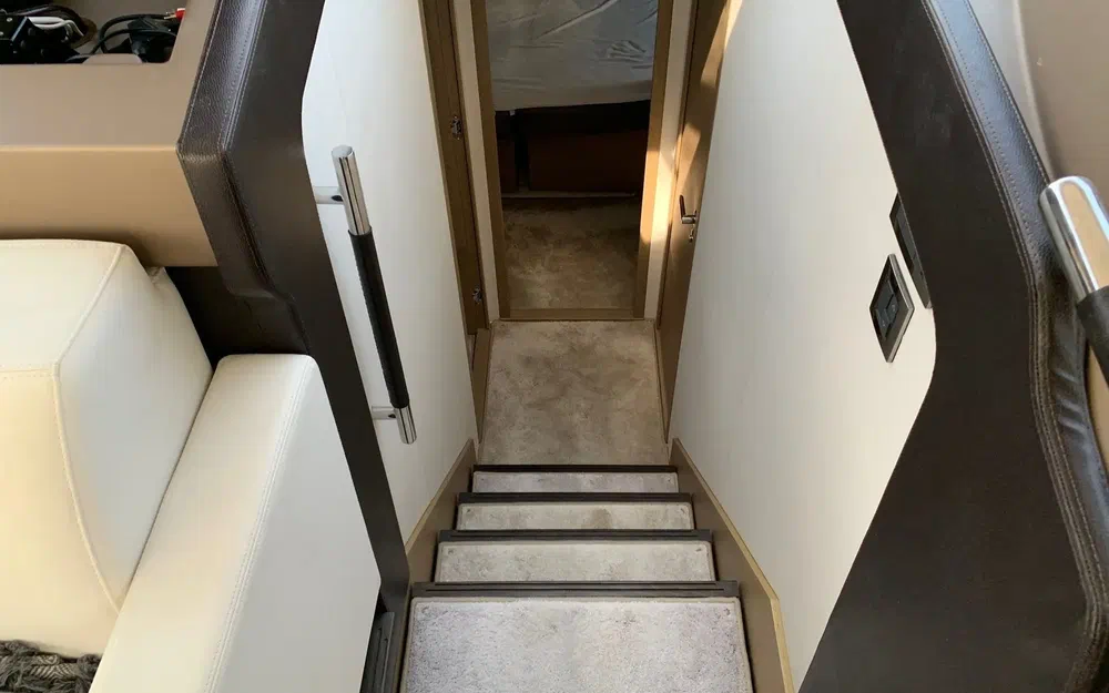 slider 6 Prestige Yachts 500 Fly