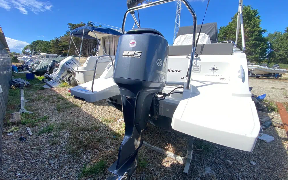 slider 23 Jeanneau CAP CAMARAT 7.5 CC SERIE 3