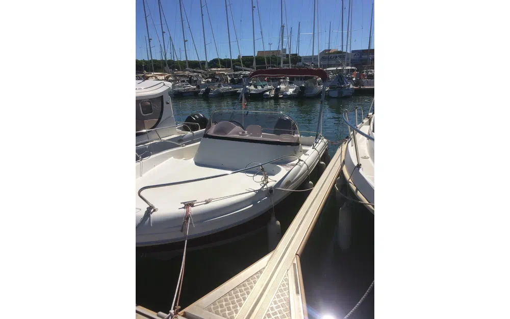 slider 0 Pacific Craft 560 Pilothouse
