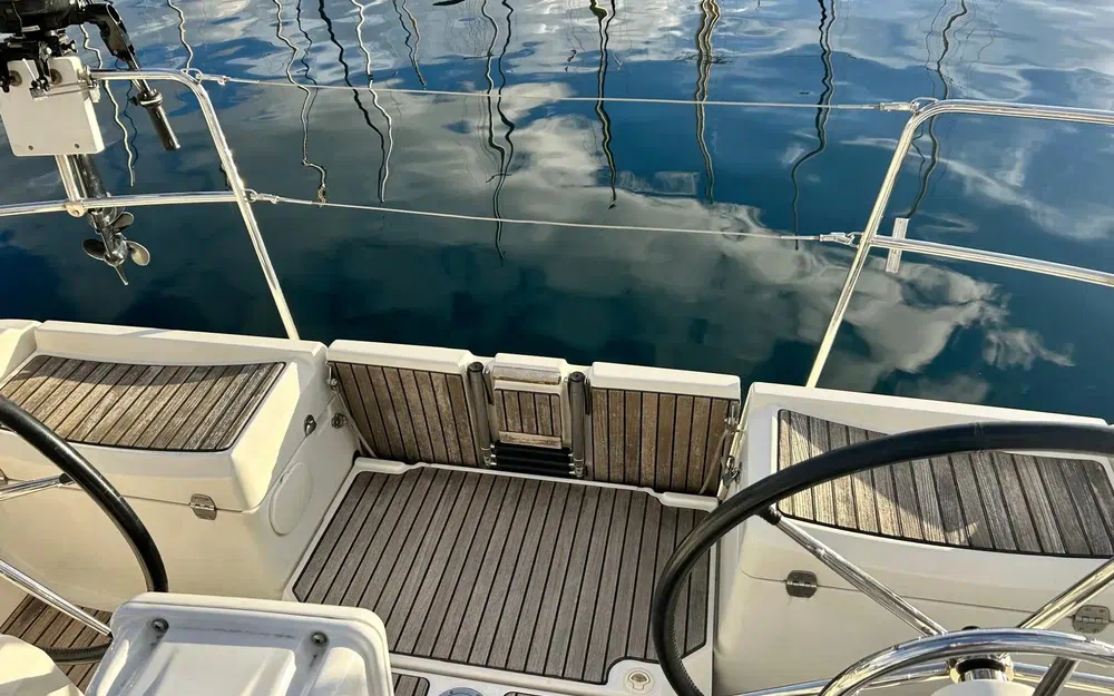 slider 11 Jeanneau Sun Odyssey 379