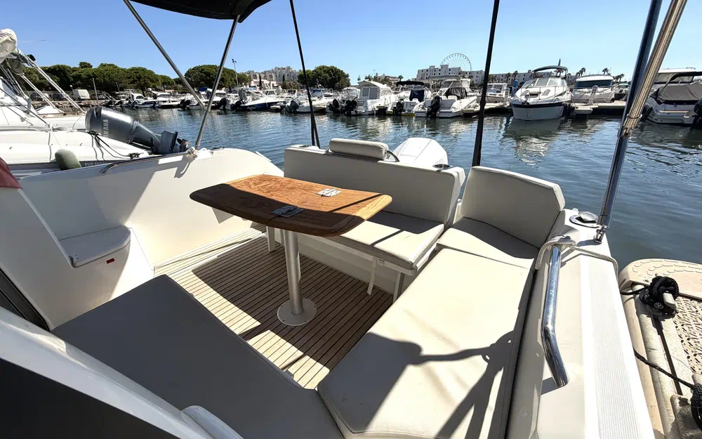 slider 4 Beneteau Antares 8 OB