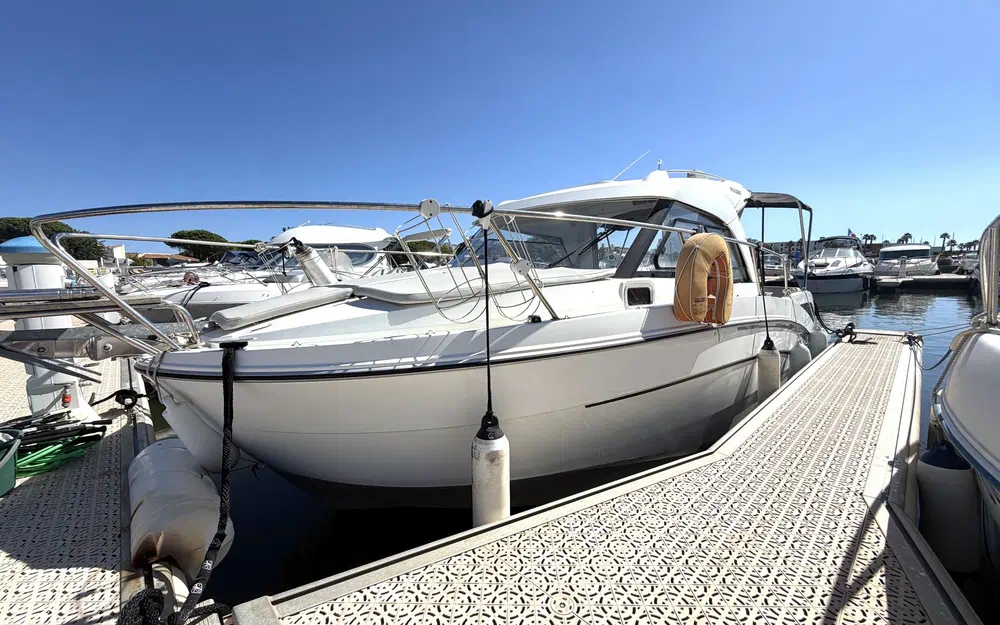 slider 2 Beneteau Antares 8 OB