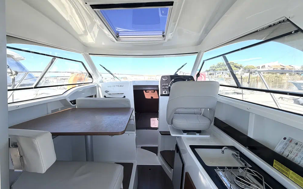 slider 8 Beneteau Antares 8 OB