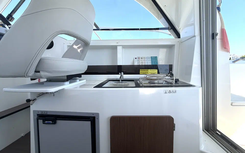 slider 12 Beneteau Antares 8 OB