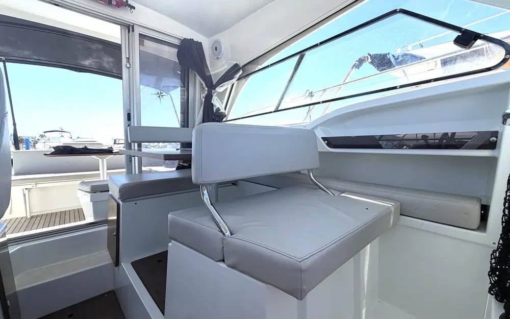 slider 11 Beneteau Antares 8 OB