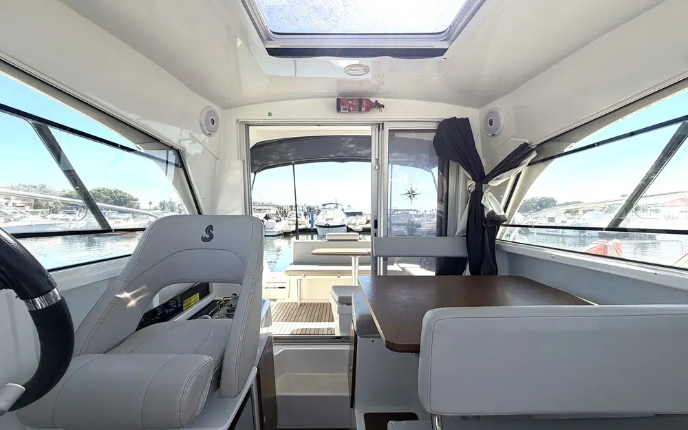 slider 13 Beneteau Antares 8 OB