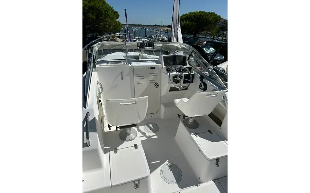slider 13 Boston Whaler 21 Conquest