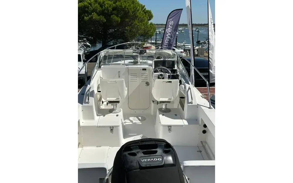 slider 14 Boston Whaler 21 Conquest