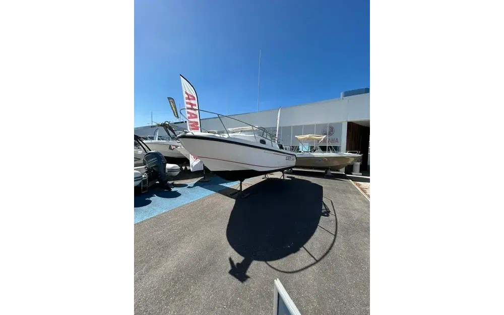 slider 23 Boston Whaler 21 Conquest