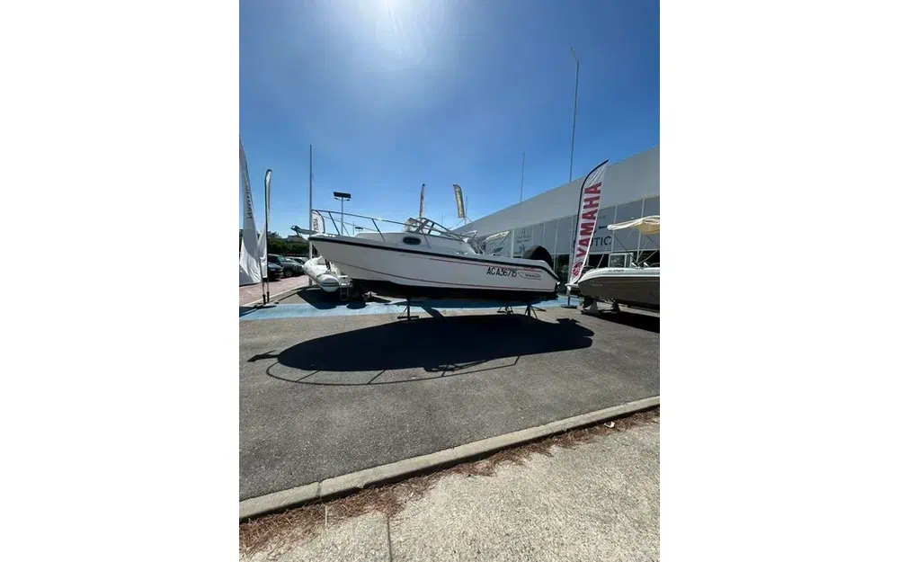 slider 24 Boston Whaler 21 Conquest