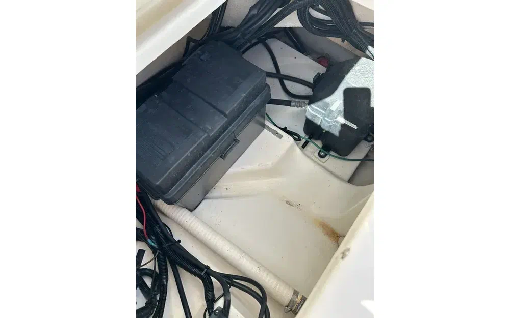 slider 1 Boston Whaler 21 Conquest