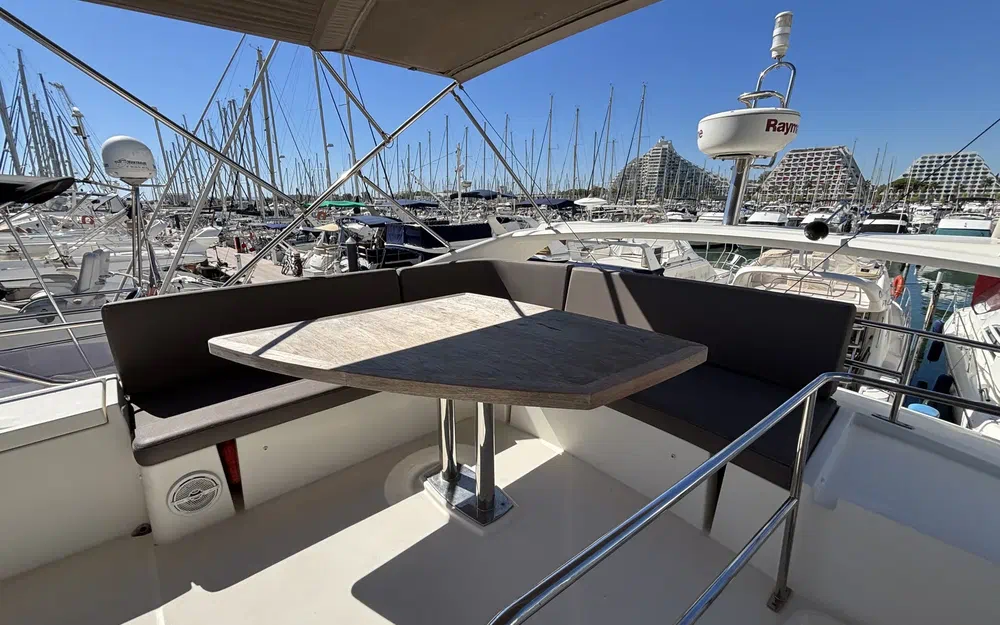 slider 9 Prestige Yachts 500 Fly