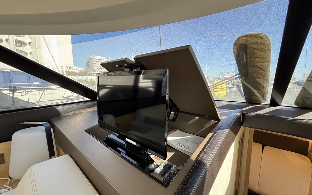 slider 18 Prestige Yachts 500 Fly