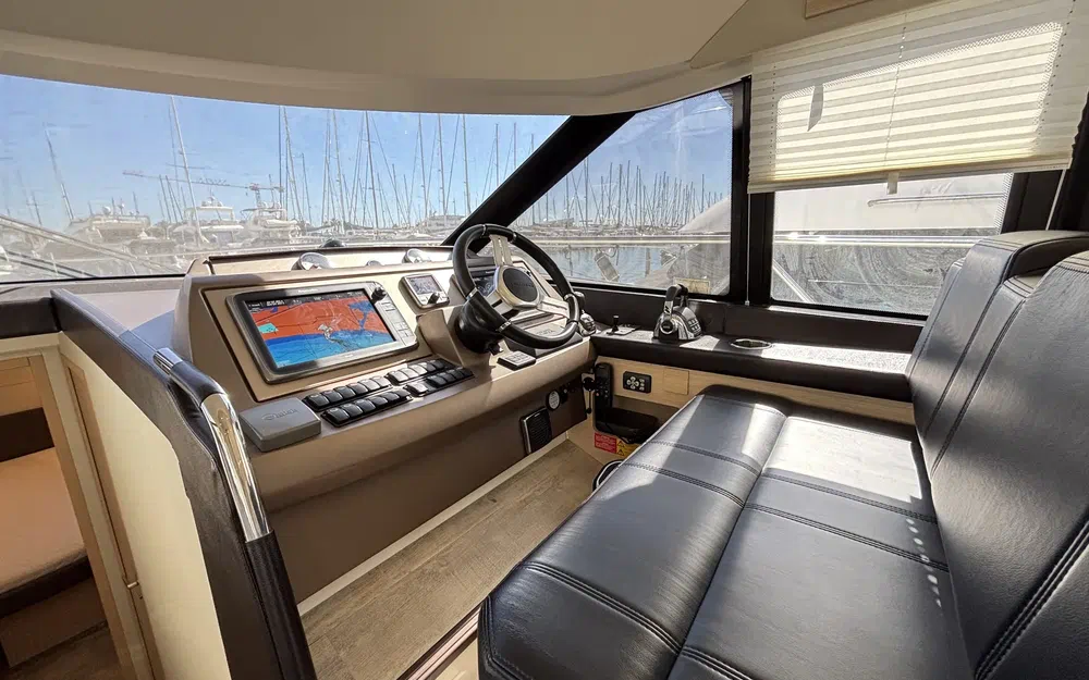 slider 19 Prestige Yachts 500 Fly