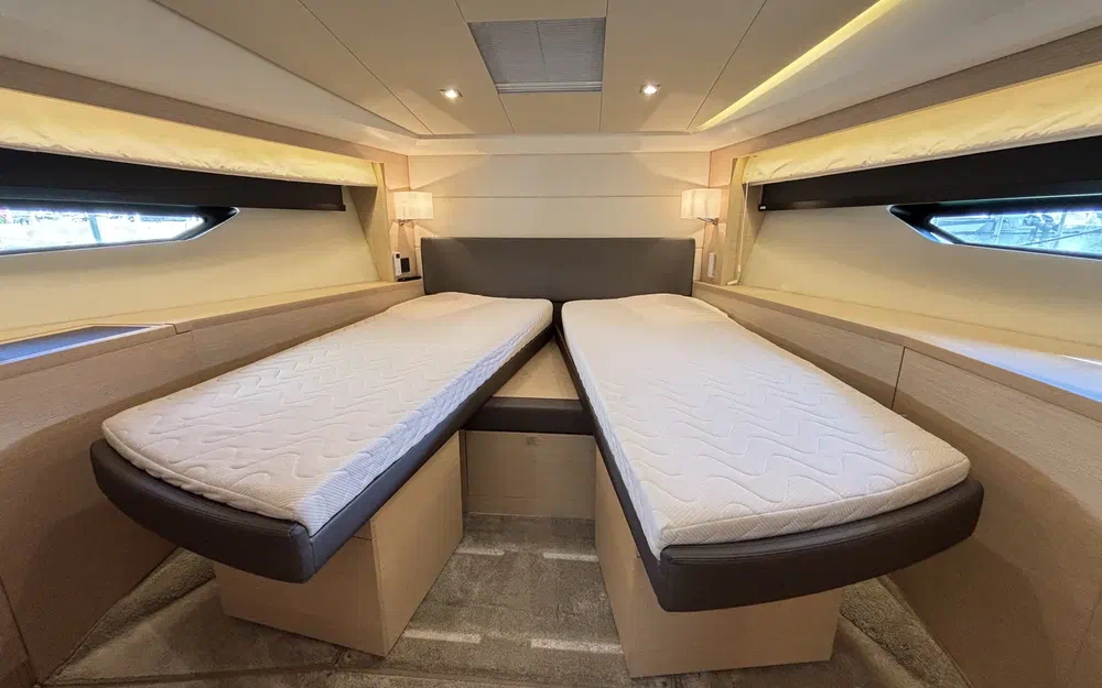 slider 22 Prestige Yachts 500 Fly