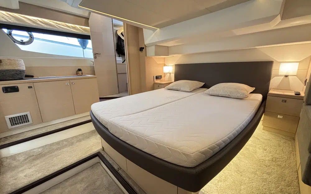 slider 24 Prestige Yachts 500 Fly
