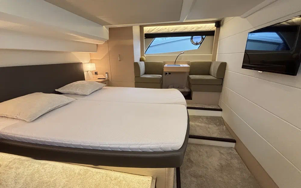 slider 25 Prestige Yachts 500 Fly