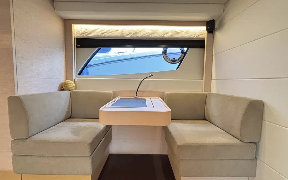 slider 26 Prestige Yachts 500 Fly