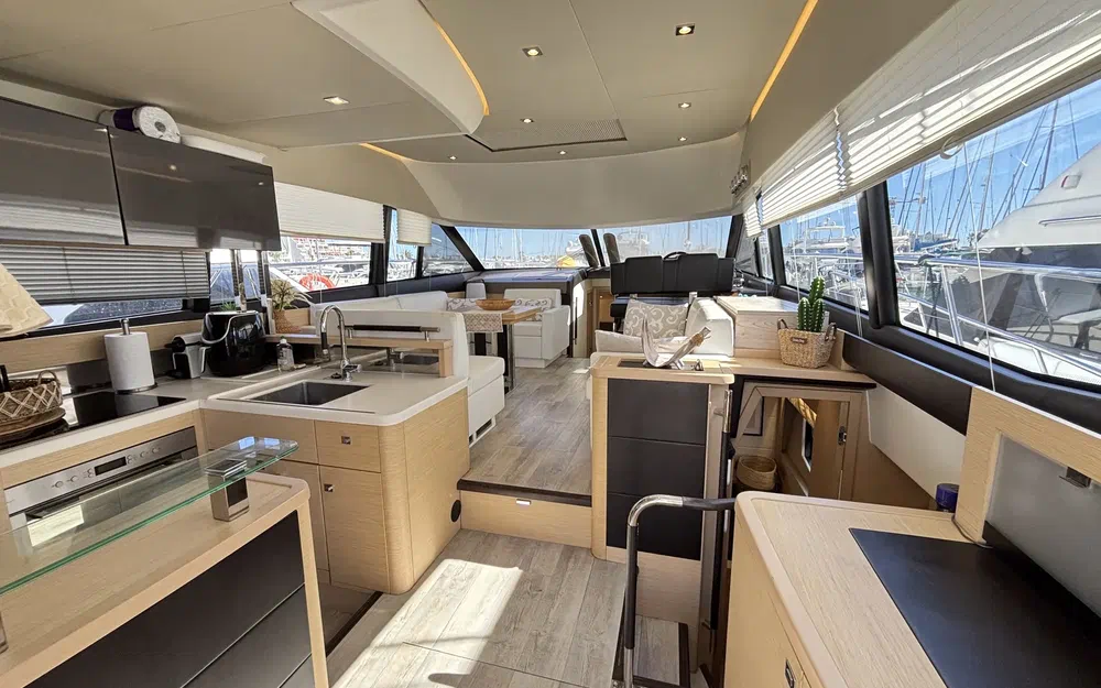 slider 2 Prestige Yachts 500 Fly