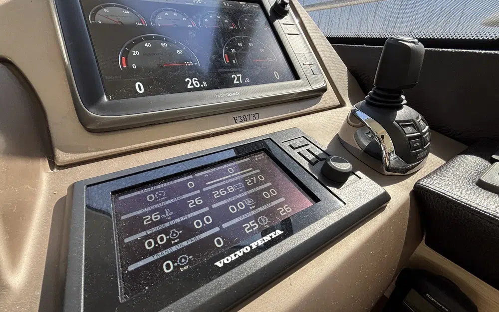 slider 31 Prestige Yachts 500 Fly