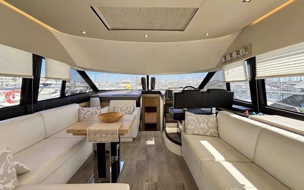 slider 3 Prestige Yachts 500 Fly
