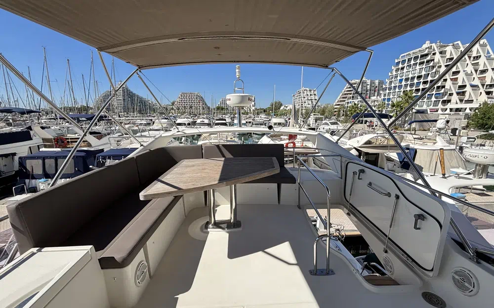 slider 6 Prestige Yachts 500 Fly