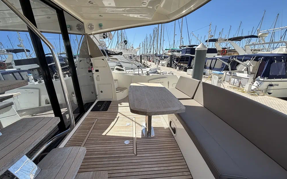 slider 7 Prestige Yachts 500 Fly