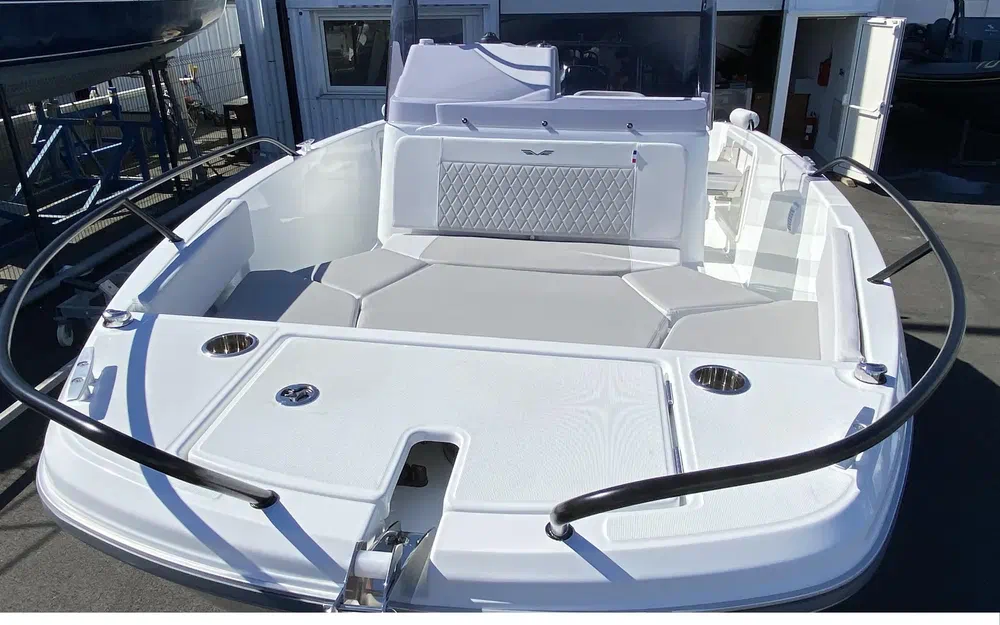 slider 1 Beneteau Flyer 7 SPACEdeck