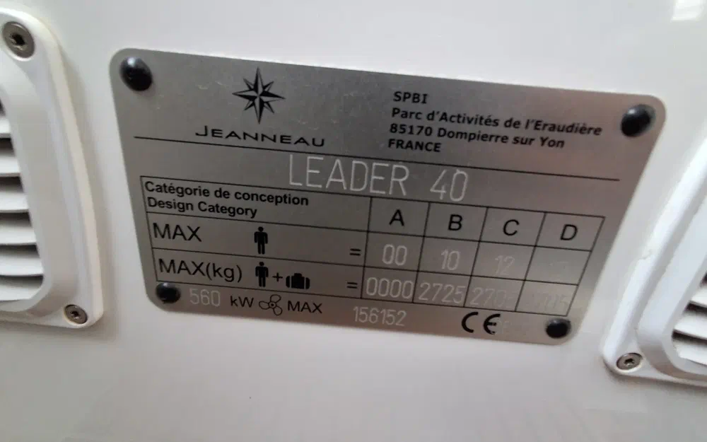 slider 18 Jeanneau Leader 40