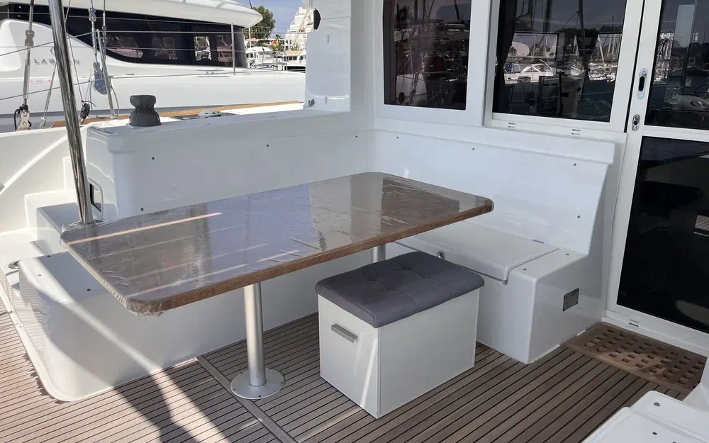 slider 3 Lagoon 40