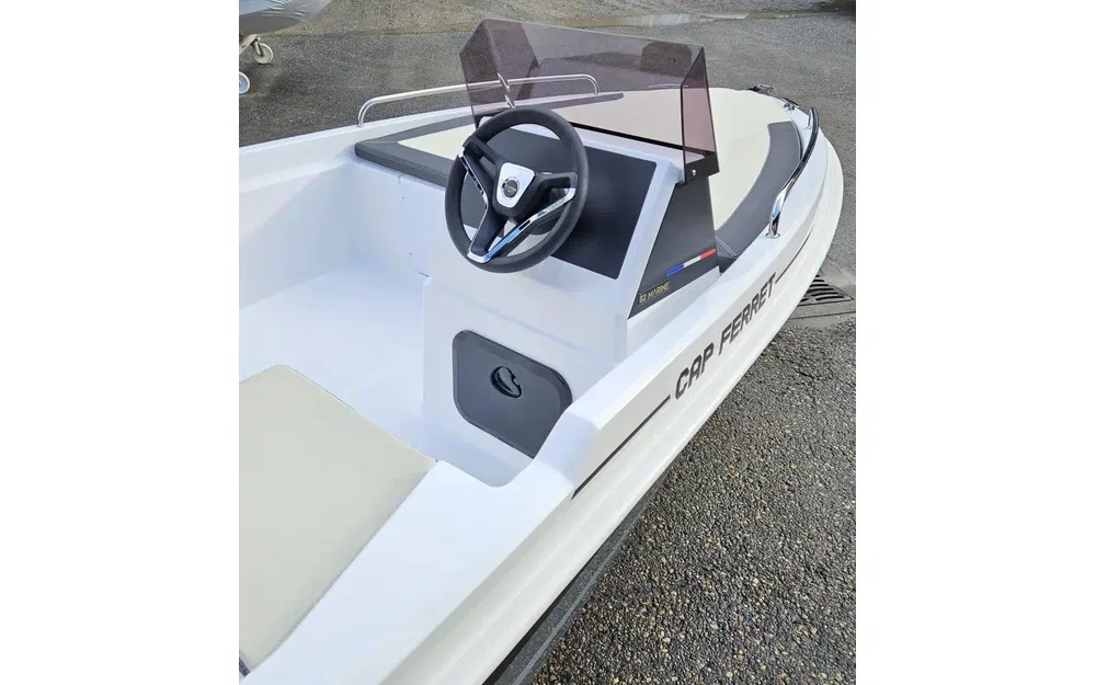 slider 6 B2 Marine CAP FERRET 135 FISHING